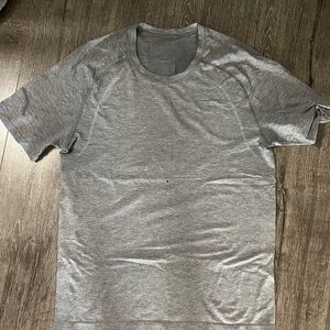 lululemon athletica Heather Gray Short Sleeve Tee